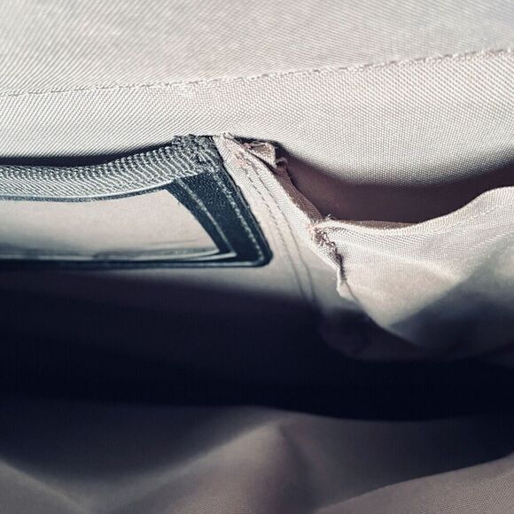 Targus Nylon 15.6" Notepac Laptop Case with shoulder strap - Black - Picture 4 of 7